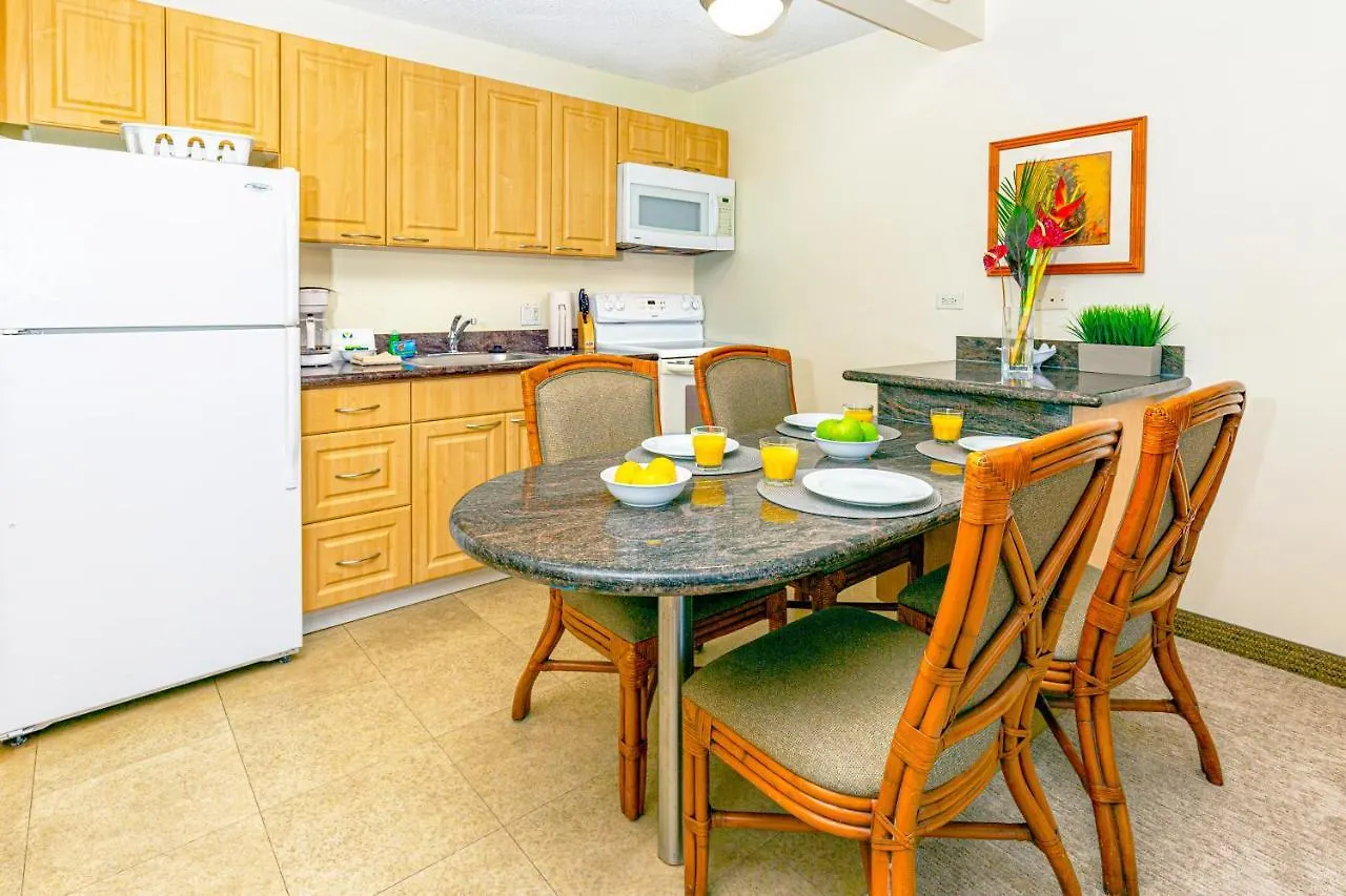Mountain Views & Steps To Beach - Free Parking! Honolulu