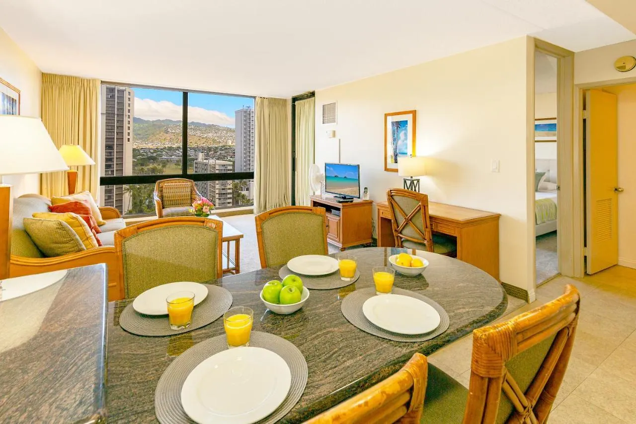 Mountain Views & Steps To Beach - Free Parking! Honolulu 0*,