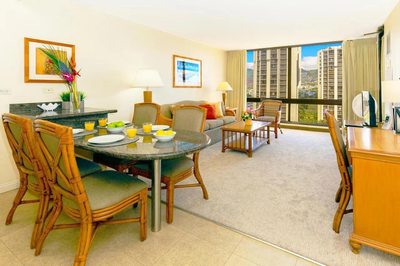 Mountain Views & Steps To Beach - Free Parking! Honolulu