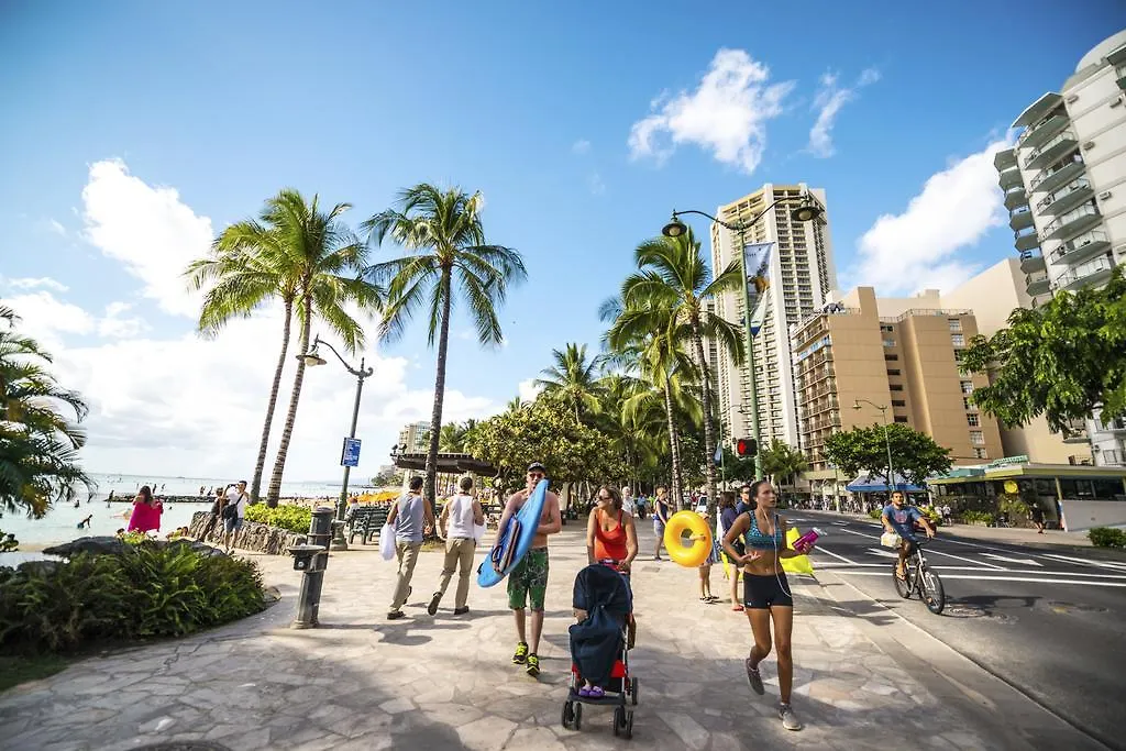 Mountain Views & Steps To Beach - Free Parking! Honolulu